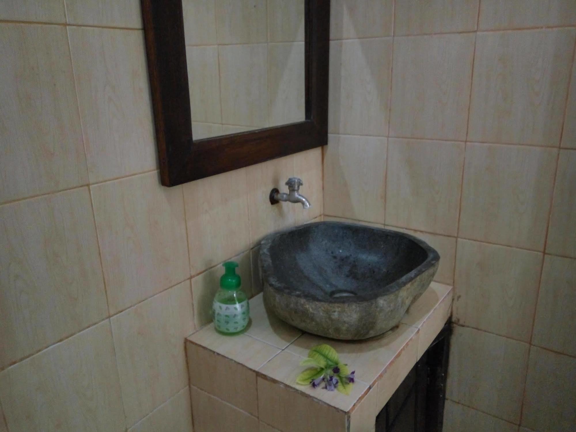 Ricel Homestay Gili Trawangan Exteriör bild